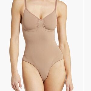 Skims Seamless Nude Bodyshaper with Adjustable Straps no underwire- Size M